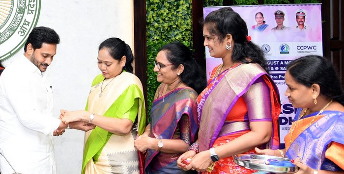 Women MLAs Ties Rakhi to Jagan
